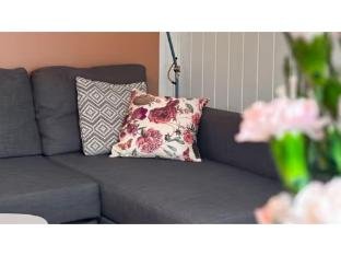 City centre treehouse with backyard