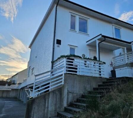 Charming 3-Bedroom House in Egersund with Mountain Views