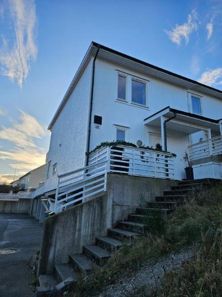 Charming 3-Bedroom House in Egersund with Mountain Views