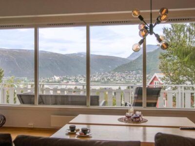 Spacious with a great view over Tromsø
