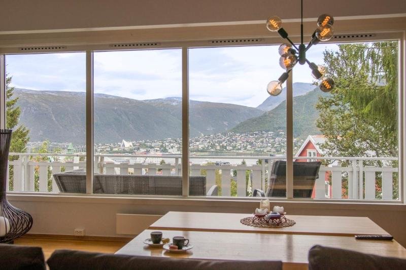 Spacious with a great view over Tromsø