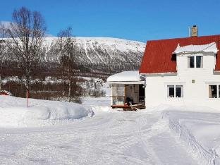 person holiday home in Storsteinnes